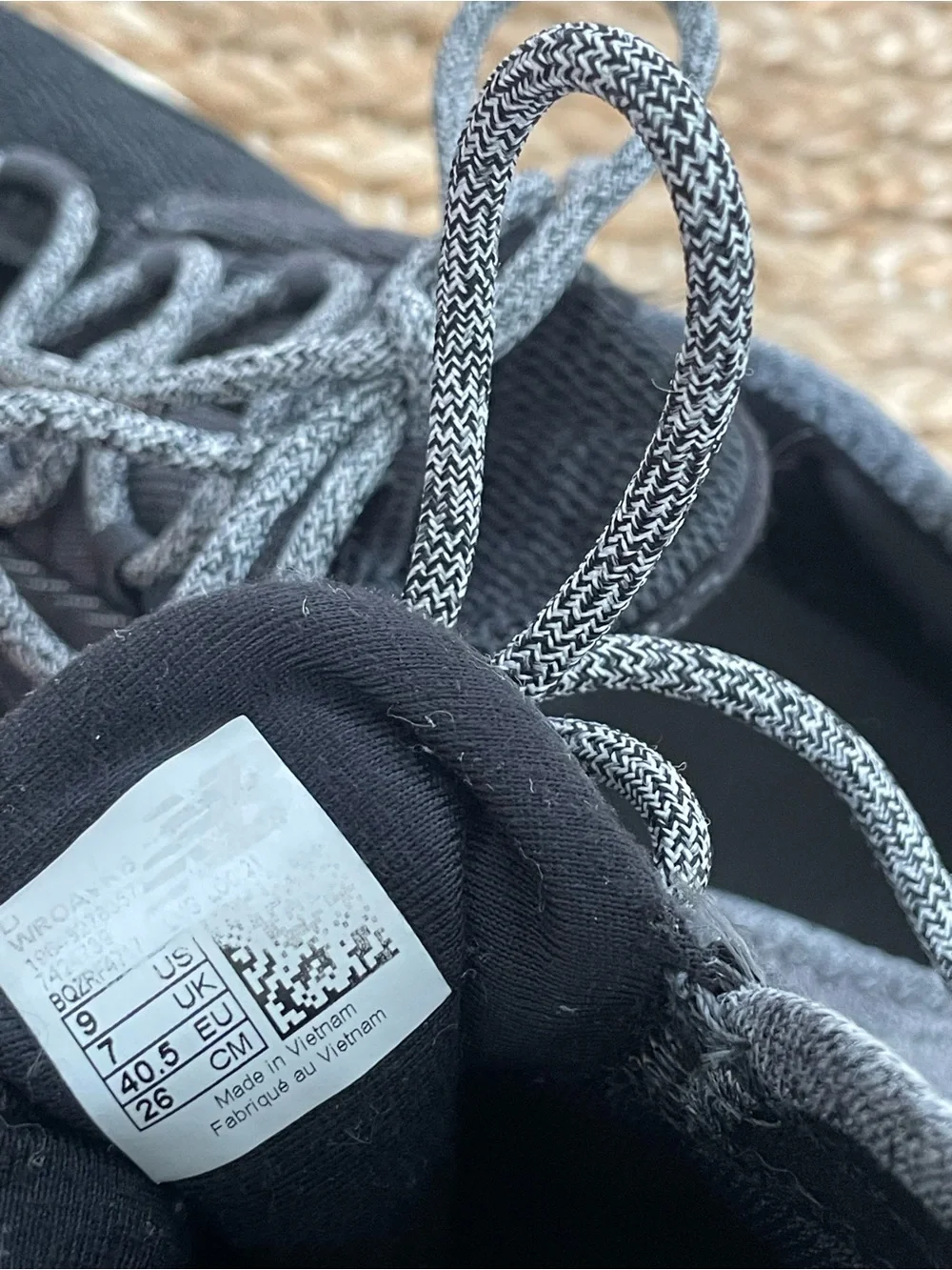 New Balance Women’s Black White Knit Running Sneakers 9